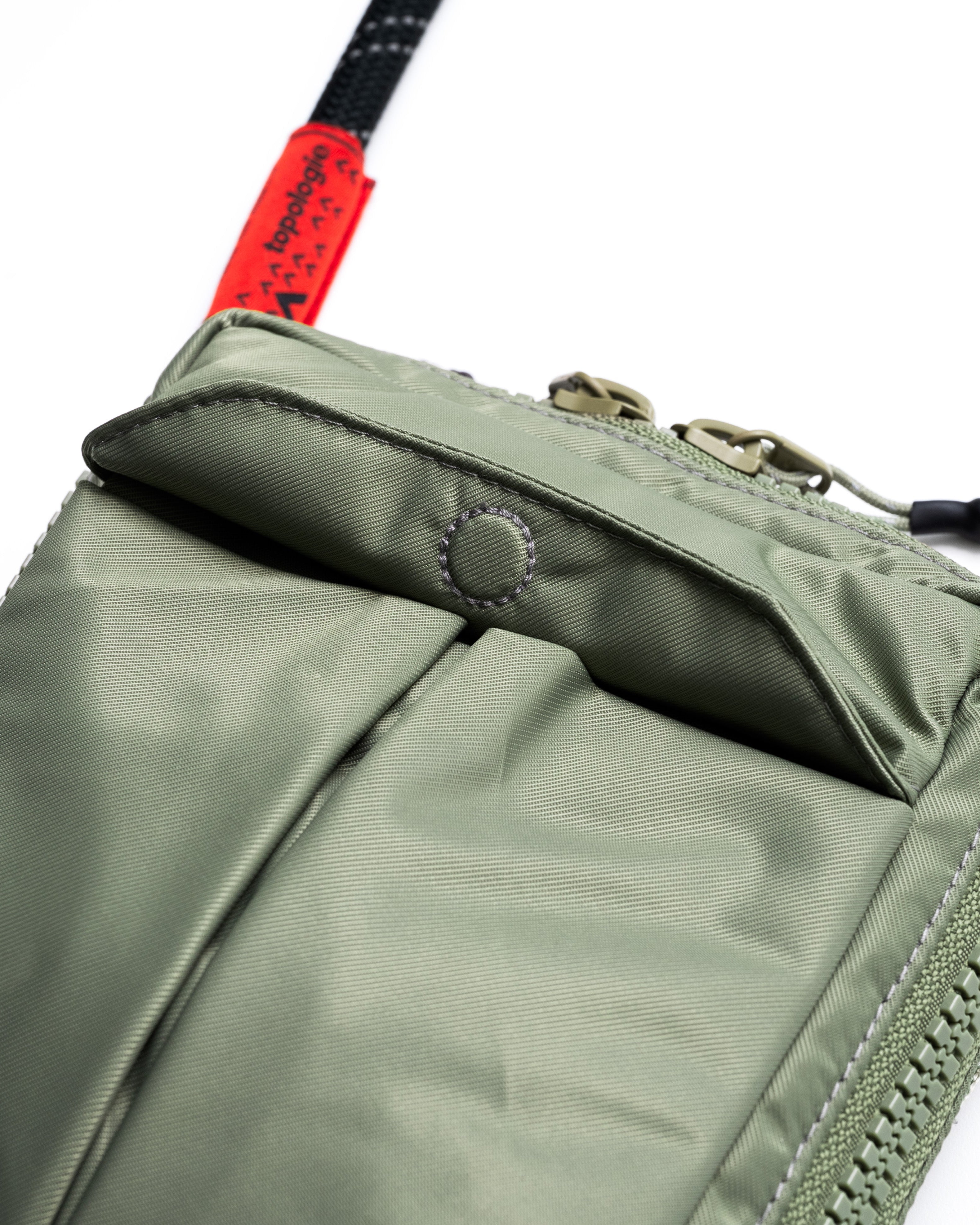 Utility Sacoche / Moss / Puffer Strap / Moss